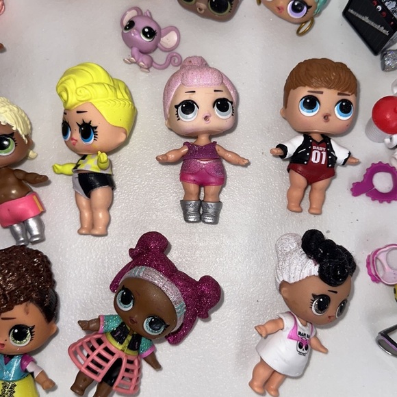 Lot 2088 ❤️ LOL Surprise dolls and accessories 48 total in lot - Picture 2 of 11
